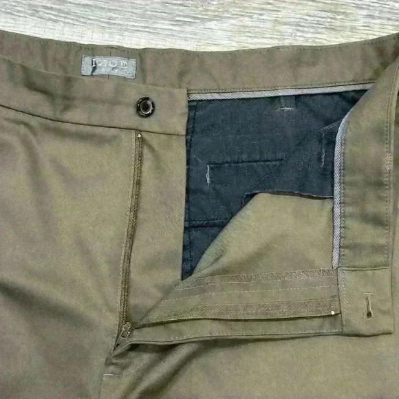 IZOD Perform X Solid Brown Flat Front Polyester SHORTS Men’s Sz 40” Waist - EUC - Picture 2 of 12